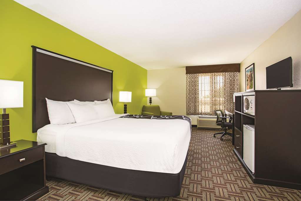 La Quinta Inn & Suites by Wyndham Fruita - photo 16