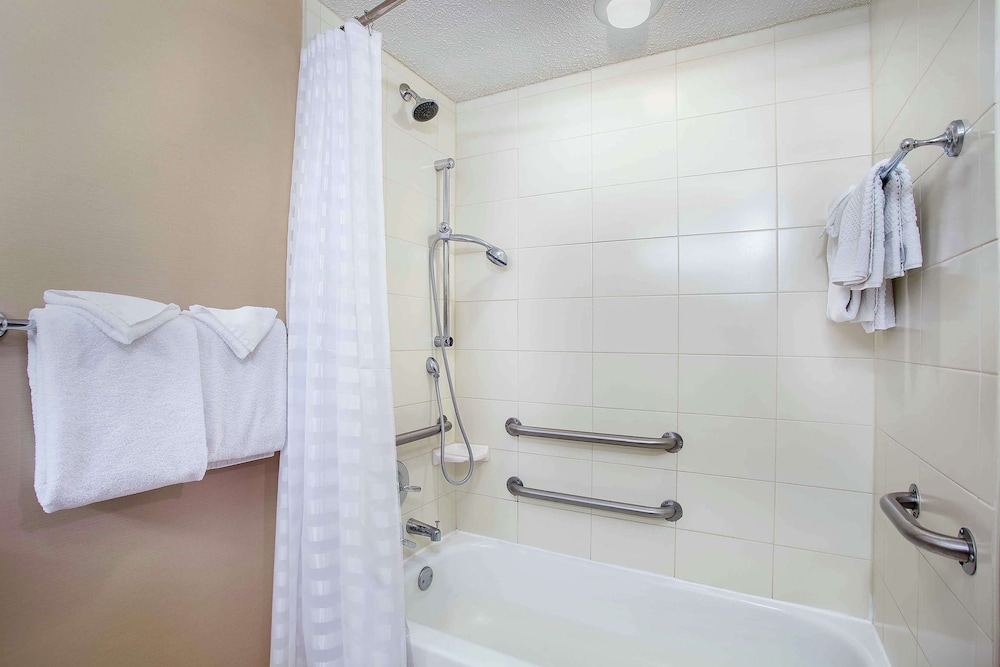 Embassy Suites by Hilton Lexington UK Coldstream - photo 38