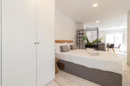 Allo Apartments San Roque 3A B — 4-Star Luxury Hotel in Cadiz, Spain