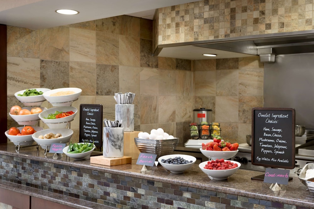 Embassy Suites Hotel Des Moines Downtown - photo 40