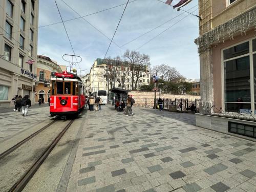 ŞAHİN PERA SUİT 1 stylish 2Br 3Ac apartment near Istiklal street — 4-Star Luxury Hotel in Istanbul, Turkey