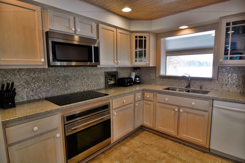 Serenity On Lake Owen 5 Bedroom Hotel Room by RedAwning - photo 16