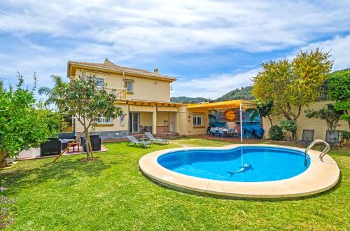 Cubo's Villa Sunray — 4-Star Luxury Hotel in Churriana De La Vega, Spain
