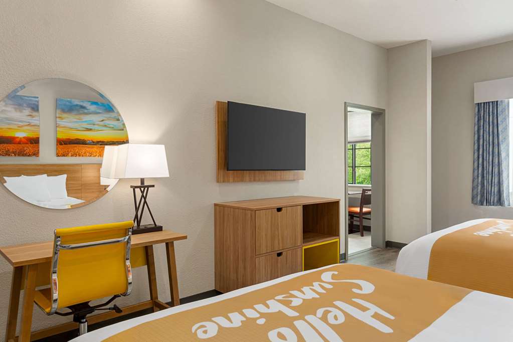 Days Inn & Suites by Wyndham Greater Tomball - photo 31