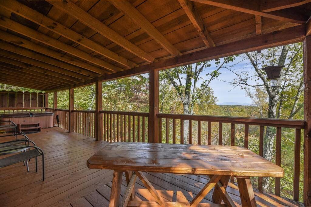 View Cozy Private Fireplace Hot Tub Log Cabin Honeymoon — 4-Star Luxury Hotel in Sevierville, United States