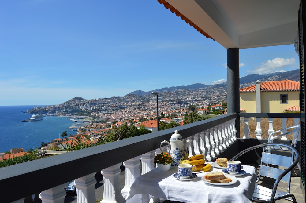 Top Floor With three Balconies — 4-Star Luxury Hotel in Funchal, Portugal