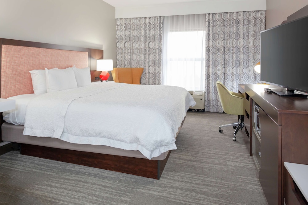 Hampton Inn & Suites Concord Charlotte - photo 17