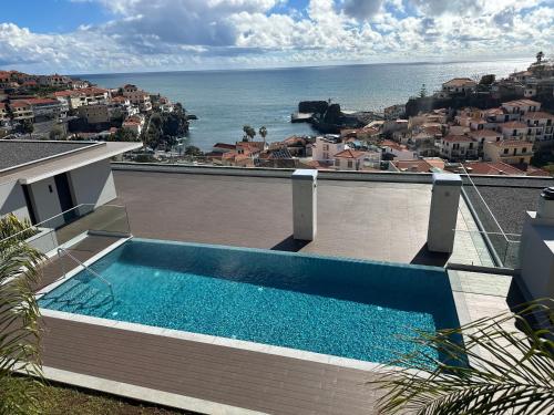 Deluxe Bay View — 4-Star Luxury Hotel in Camara De Lobos, Portugal
