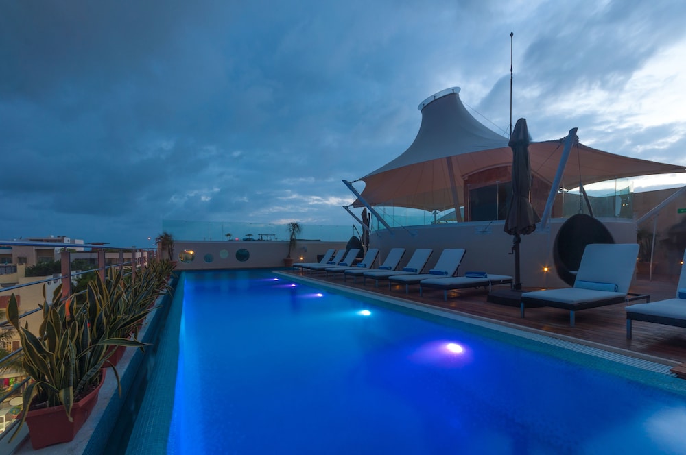 Rooftop pool