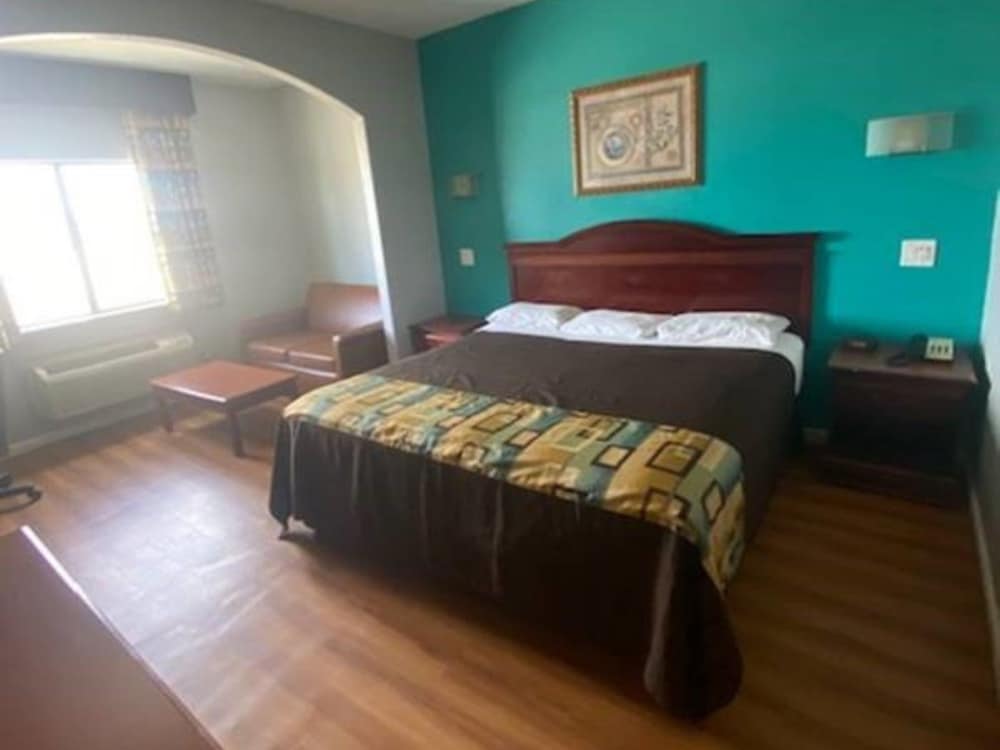 Tropicana Inn and Suites - photo 15