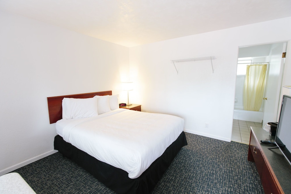 Grand Traverse Motel - photo 11