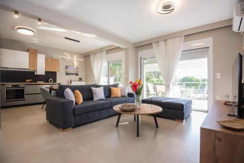 Maistros Home — 4-Star Luxury Hotel in Mytikas, Greece