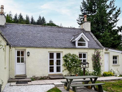 Corrennie School Cottage — 4-Star Luxury Hotel in Inverurie, United Kingdom