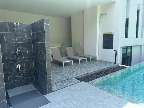 Brand New Condo Near Icon Siam
