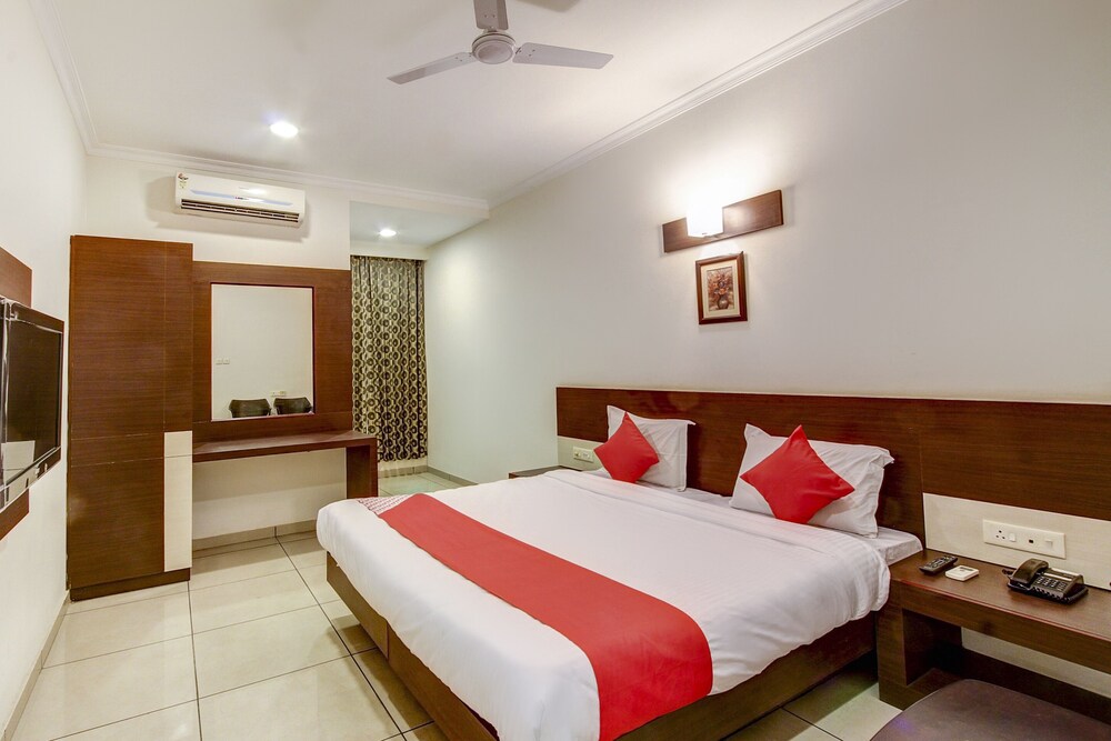 Fabhotel White Clouds in Tiruppur, India