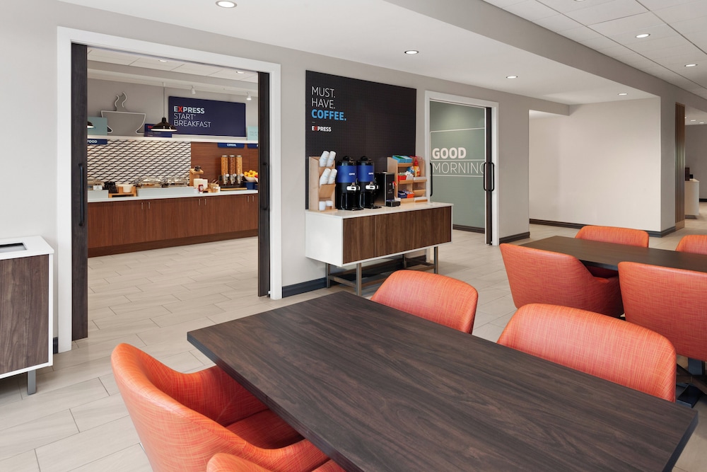 Holiday Inn Express & Suites Reedsburg Dells Area by IHG - photo 51