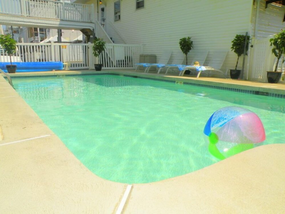 The Pelham Resort Motel — Hampton