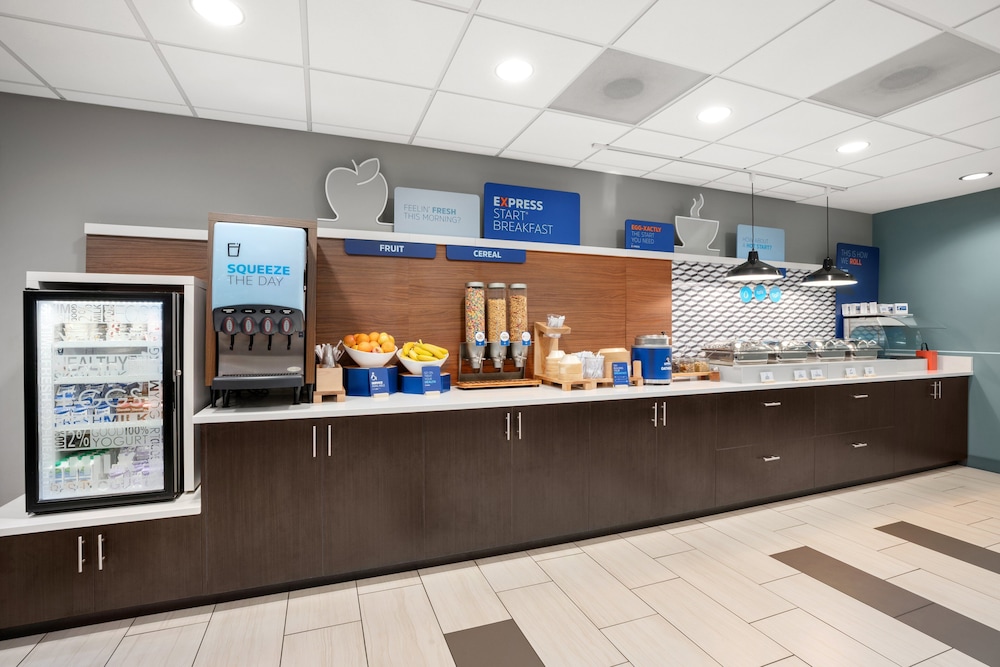 Holiday Inn Express & Suites Sumner Puyallup Area - photo 23