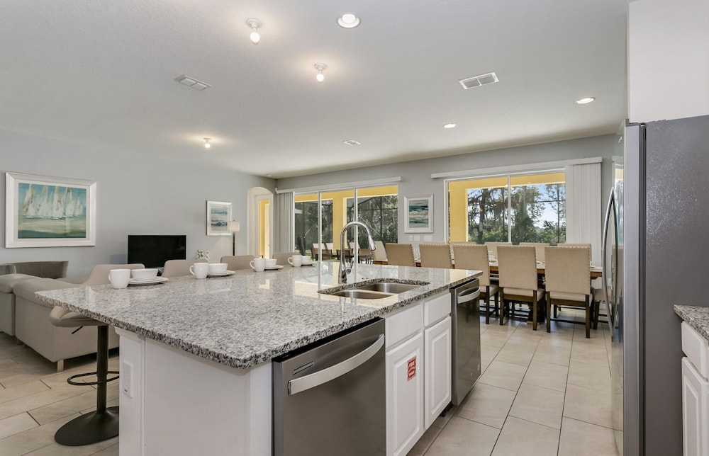 Beautiful 9 bedroom pool home located in the Solterra Resort home - photo 27