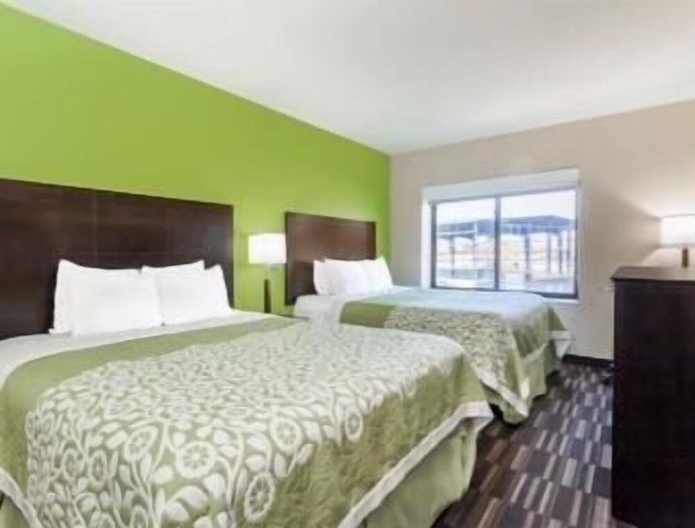 Days Inn & Suites by Wyndham Jamaica JFK Airport - photo 6