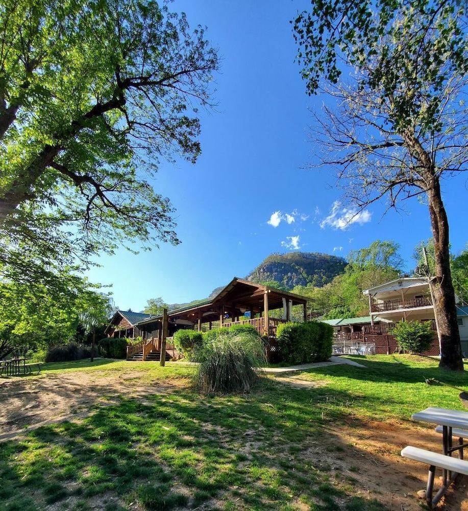 Geneva Hotel & Tiki Bar - photo 2