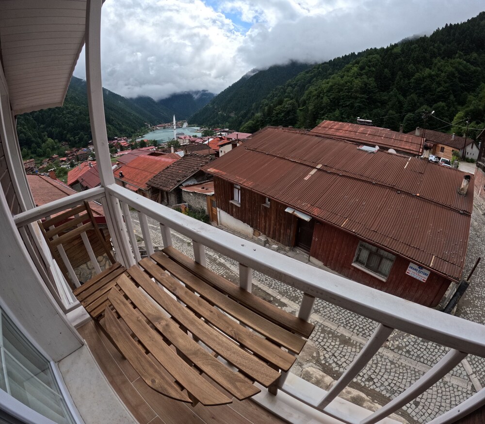 Suit Rabando in Caykara, Turkey