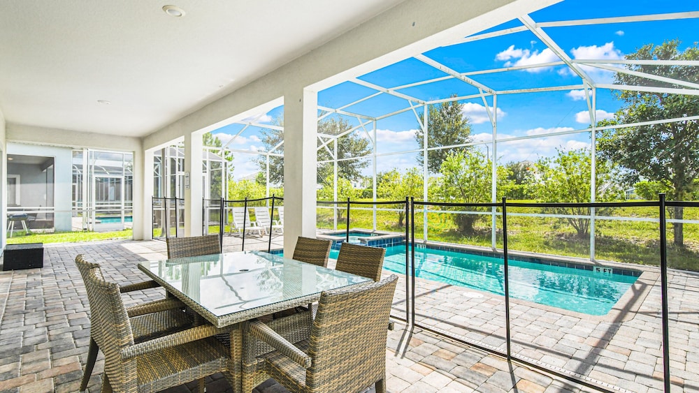 Elegant Home With Resort Amenities Gameroom - photo 21