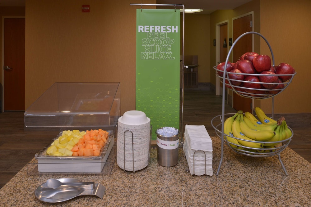 Hampton Inn & Suites Bakersfield North Airport - photo 23