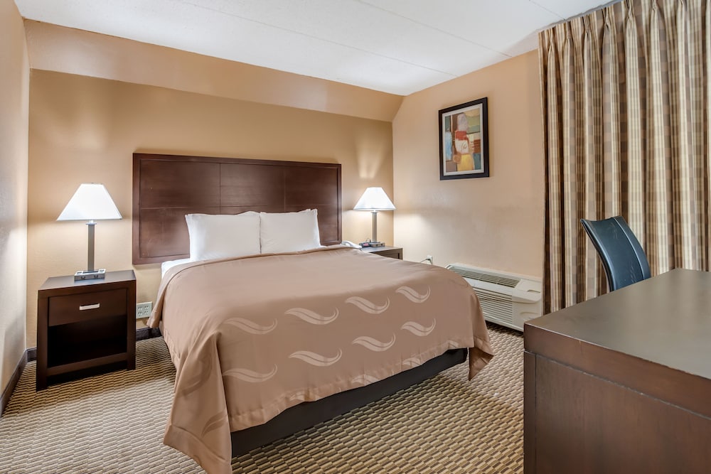 Quality Inn & Suites Cincinnati Uptown Norwood - photo 10