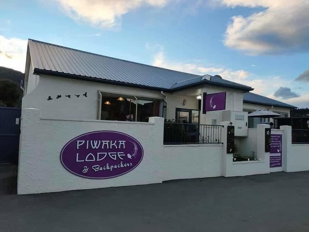 Piwaka Lodge And Backpackers — 4-Star Luxury Hotel in Picton, New Zealand