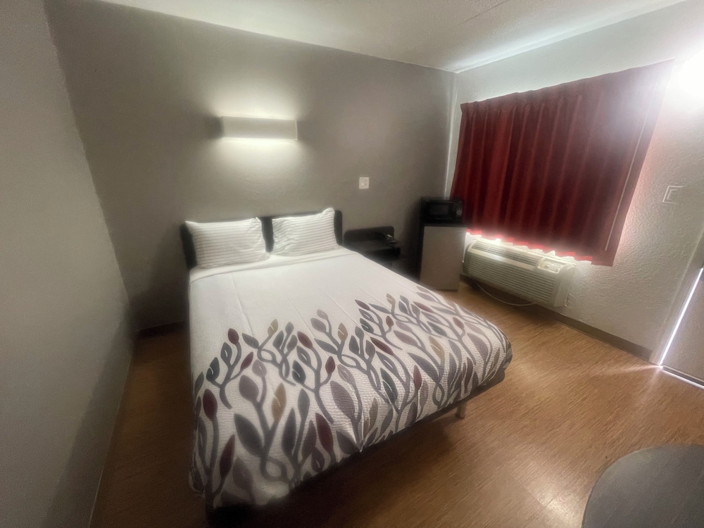 Motel 41 Evansville IN - photo 14
