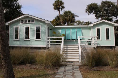 Blue Moon - carbon neutral hotel in Folly Beach
