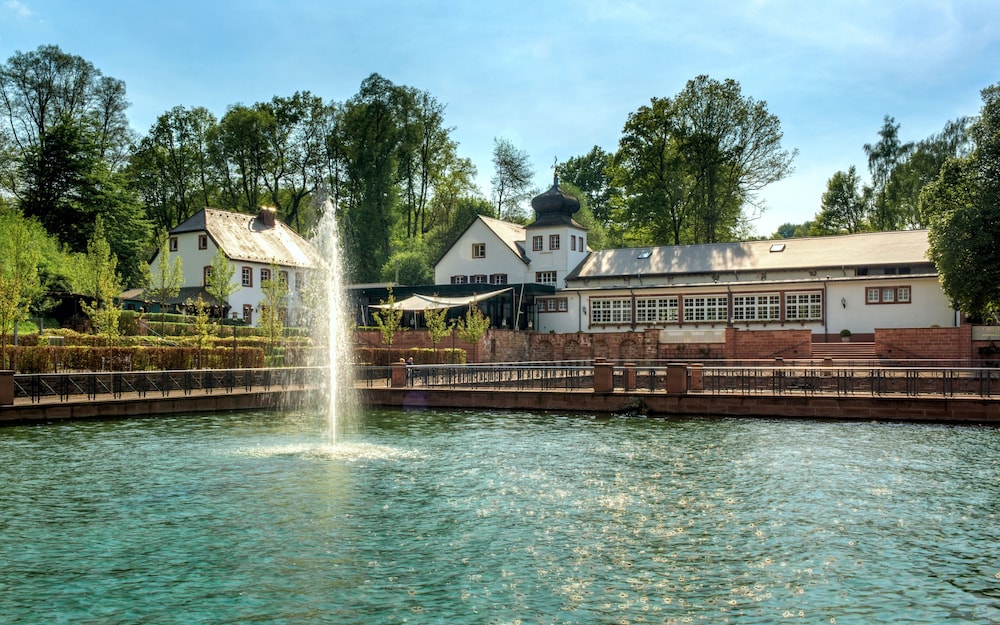 Romantik Hotel Landschloss Fasanerie — hotel in Zweibruecken