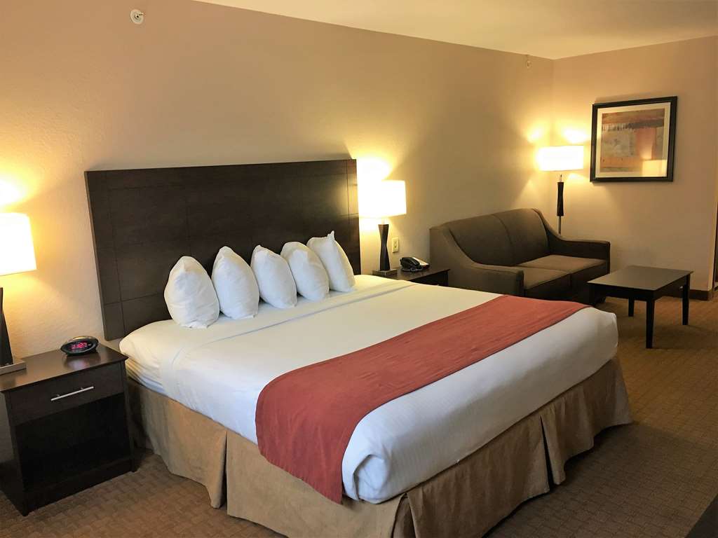 Best Western Flora Inn - photo 11