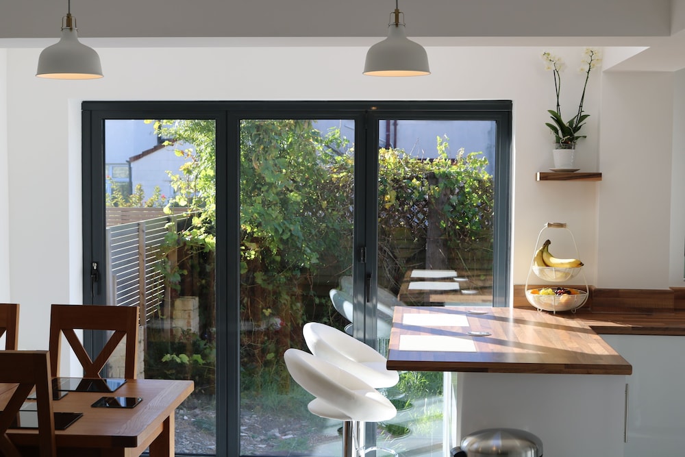 Luxury Victorian Garden Apartment — 4-Star Luxury Hotel in Bristol, United Kingdom