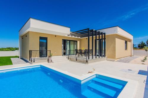 Villa Caelora — 4-Star Luxury Hotel in Privlaka, Croatia