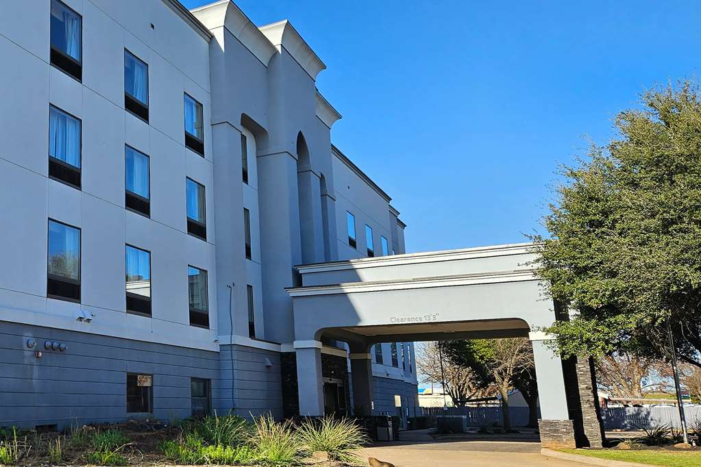 Ramada by Wyndham Burkburnett Wichita Falls - photo 2