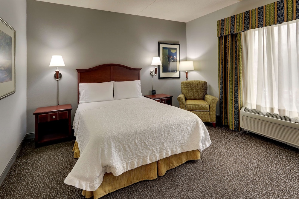 Hampton Inn & Suites Indianapolis Airport - photo 15