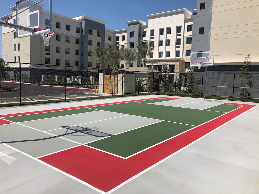 Staybridge Suites Irvine John Wayne Airport by IHG - carbon neutral hotel in Irvine