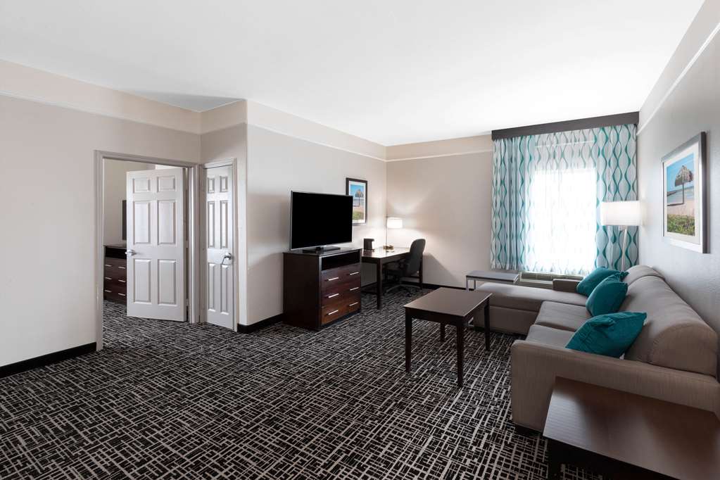 La Quinta Inn & Suites by Wyndham Port Lavaca - photo 23