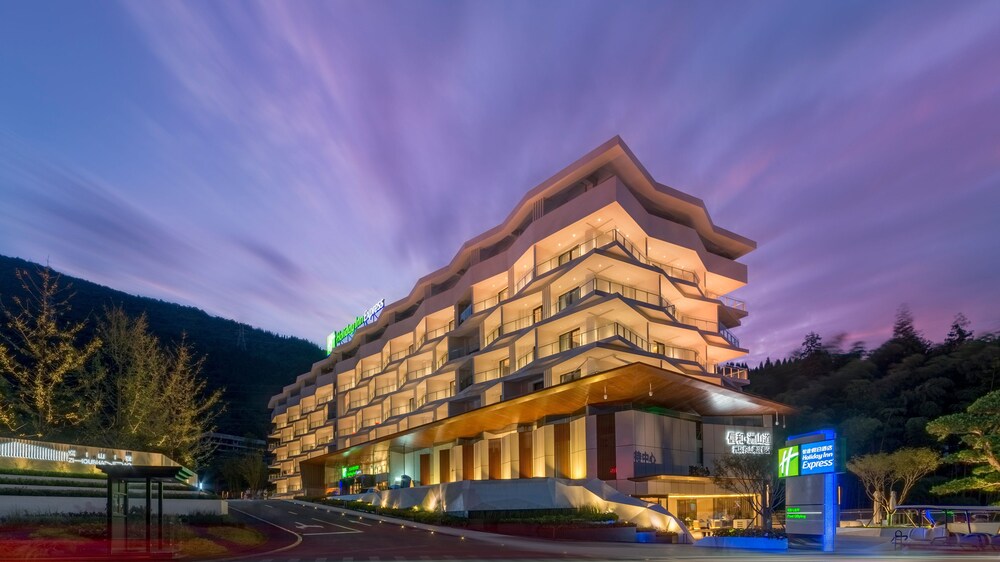 Holiday Inn Express E’Mei Qiliping by IHG in Meishan, People's Republic of China