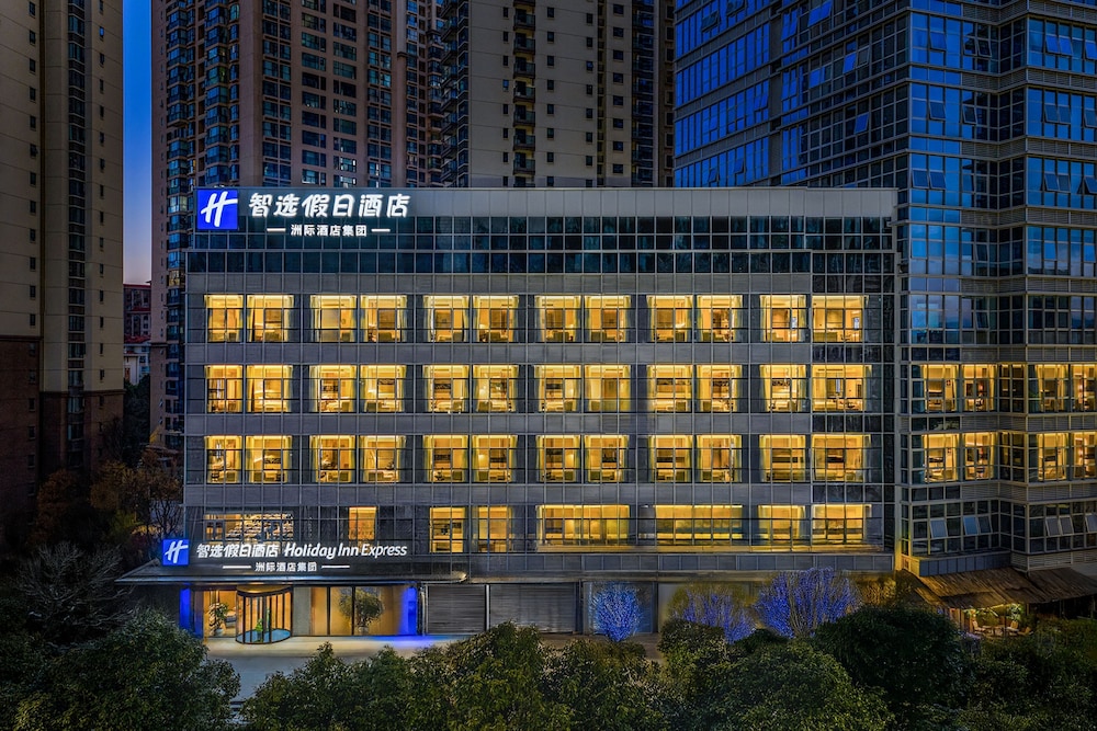 Holiday Inn Express Kunming Dianchi Rixin Road By Ihg — 4-Star Luxury Hotel in Kunming, People's Republic of China