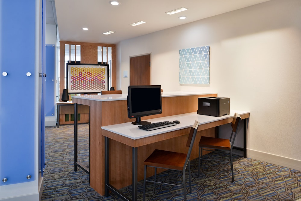 Holiday Inn Express Early by IHG - photo 25