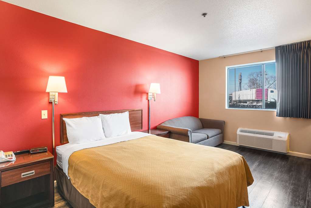 Econo Lodge Princeton - photo 13