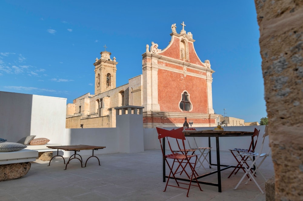 Palazzo Pati Appartamento Deluxe — 4-Star Luxury Hotel in Tiggiano, Italy