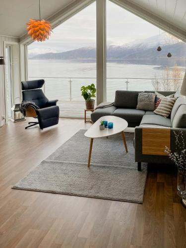 Seafront Retreat With Panoramic Mountain Views — hotel near Harstad/Narvik Airport
