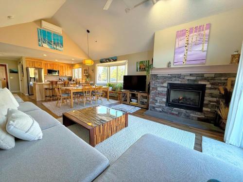 F4 Warm Fairway Village Townhome mountain views and large lawn So much to do - photo 13