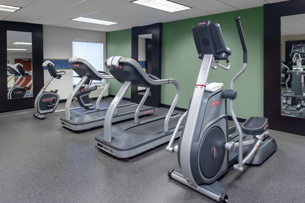 Hampton Inn Woodbridge - photo 28