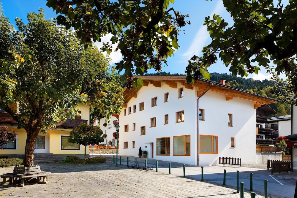 Appartement Haus Sonne — 4-Star Luxury Hotel in Zell Am See, Austria