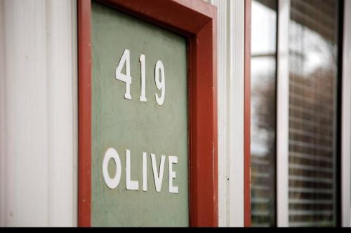 Classic Chic on Olive — Albury — photo 2